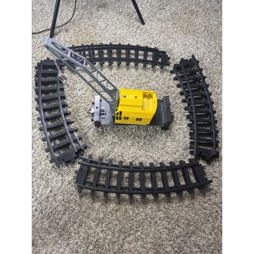 Lionel Construction Co Crane Car & 8 Curved Track Pieces Lot Incomplete Untested